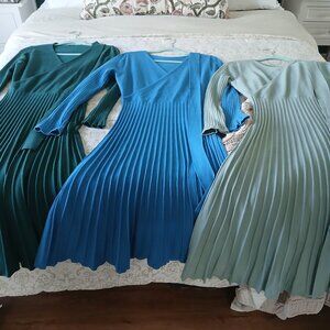 EUC Beautiful Zesica Sweater Dresses in size Medium (Please read description)